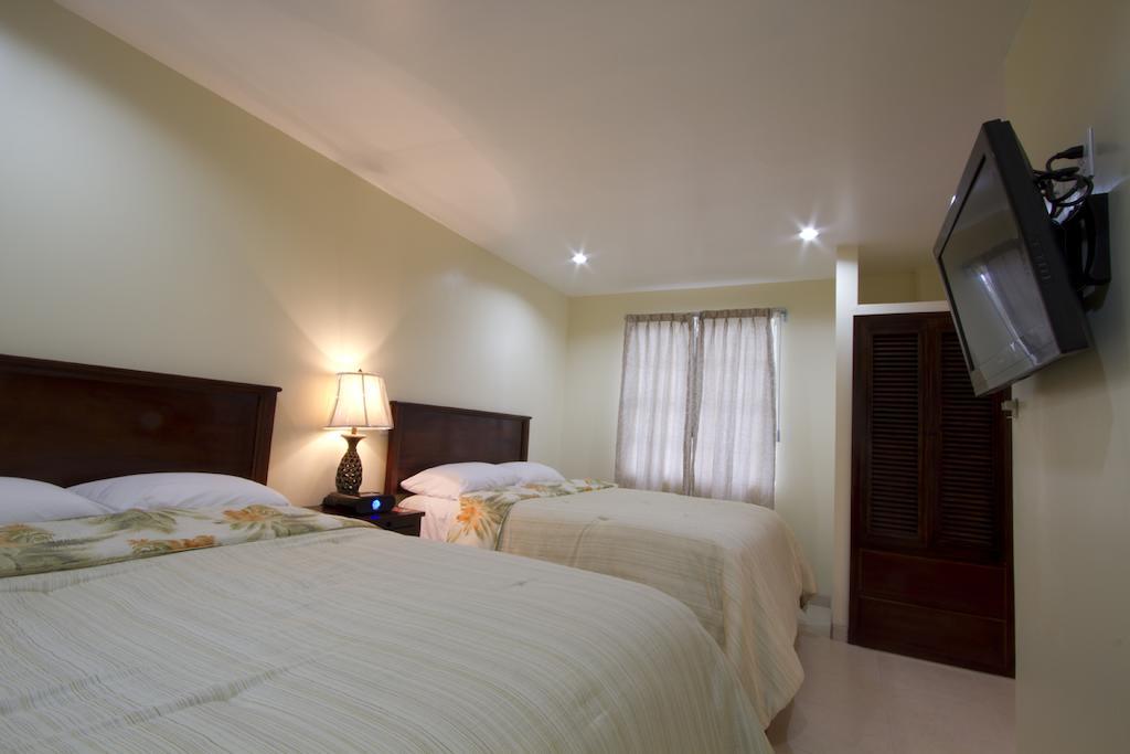 Rainbow Hotel Caye Caulker Esterno foto