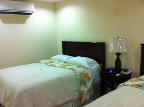 Rainbow Hotel Caye Caulker Esterno foto